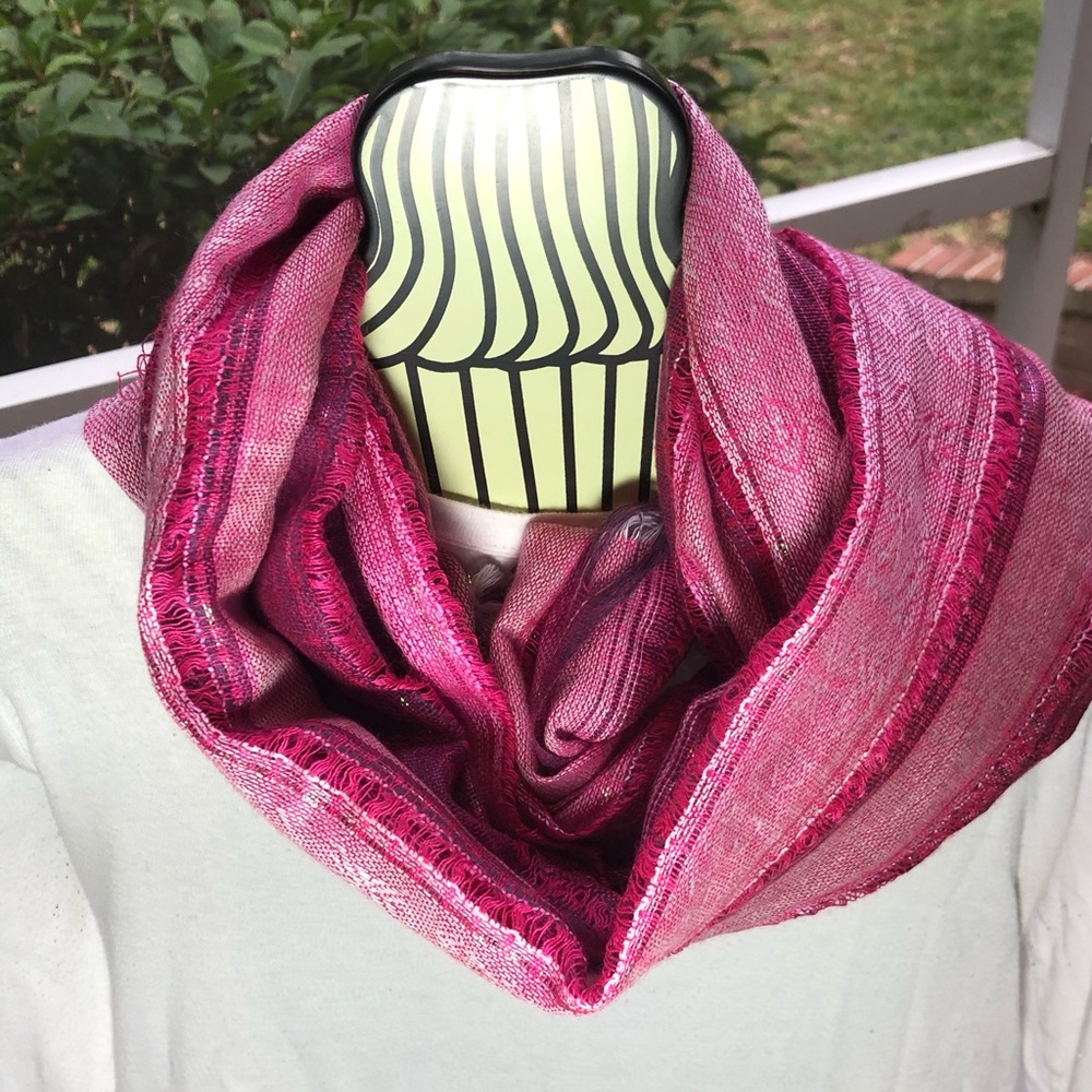 ✨Hot Pink with Metallic Threads Fringe EUC - Picture 2 of 4